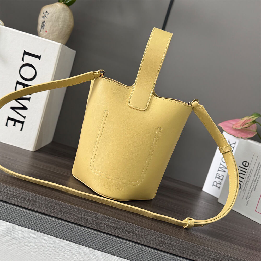 LOEWE Mini Pebble bucket in smooth calfskin(high-end grade)